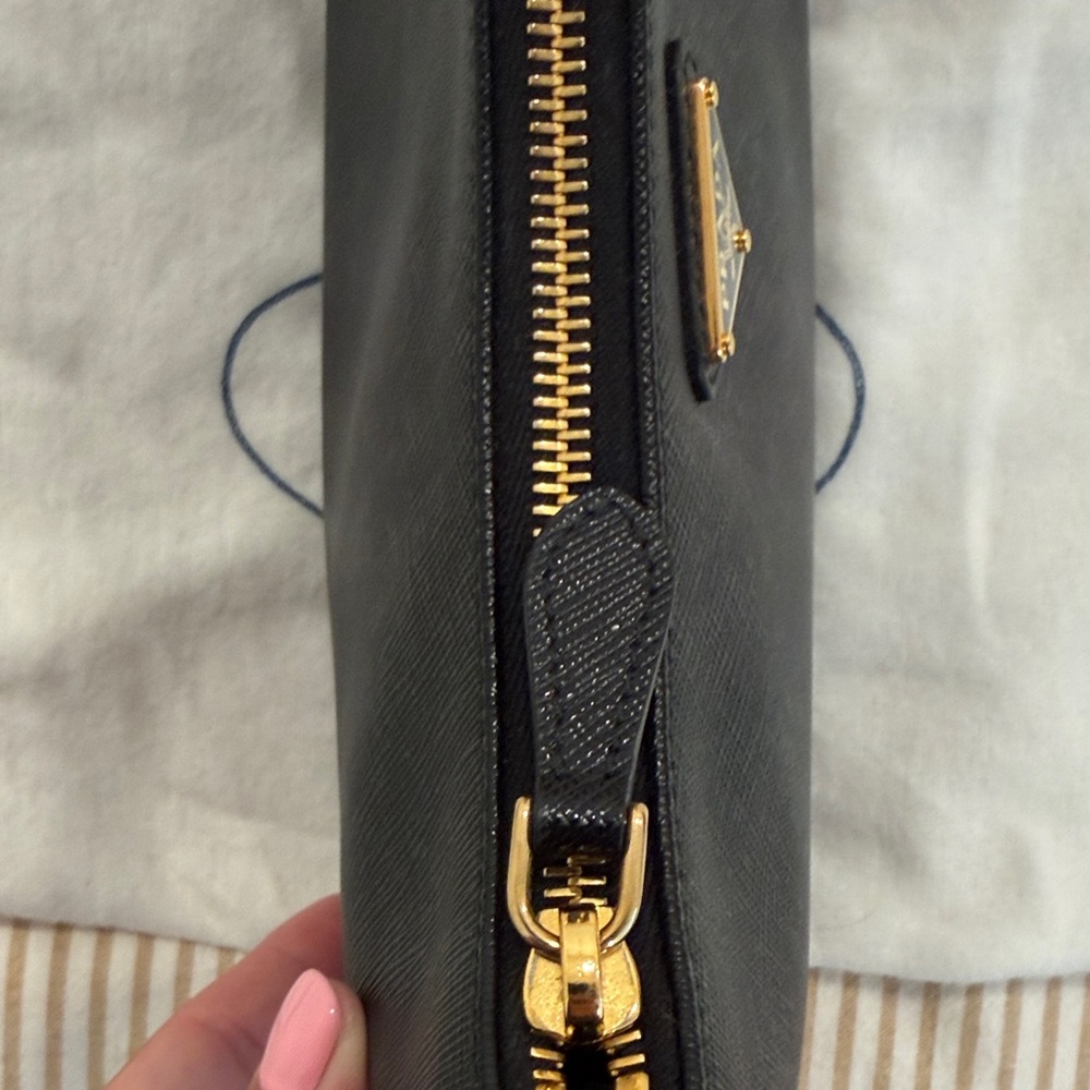 Prada Black Saffiano leather Bag Gold Hardware crossbody 2005 re-edition - Picture 8 of 13